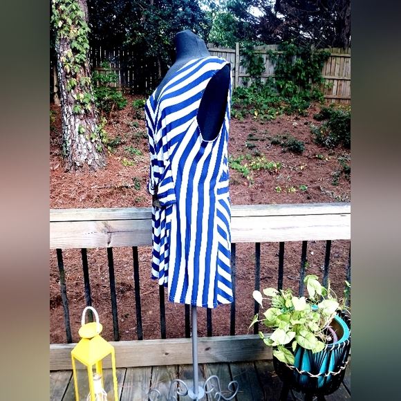 Liz Lange Blue & White Tunic Tank Size 1X - Picture 3 of 6